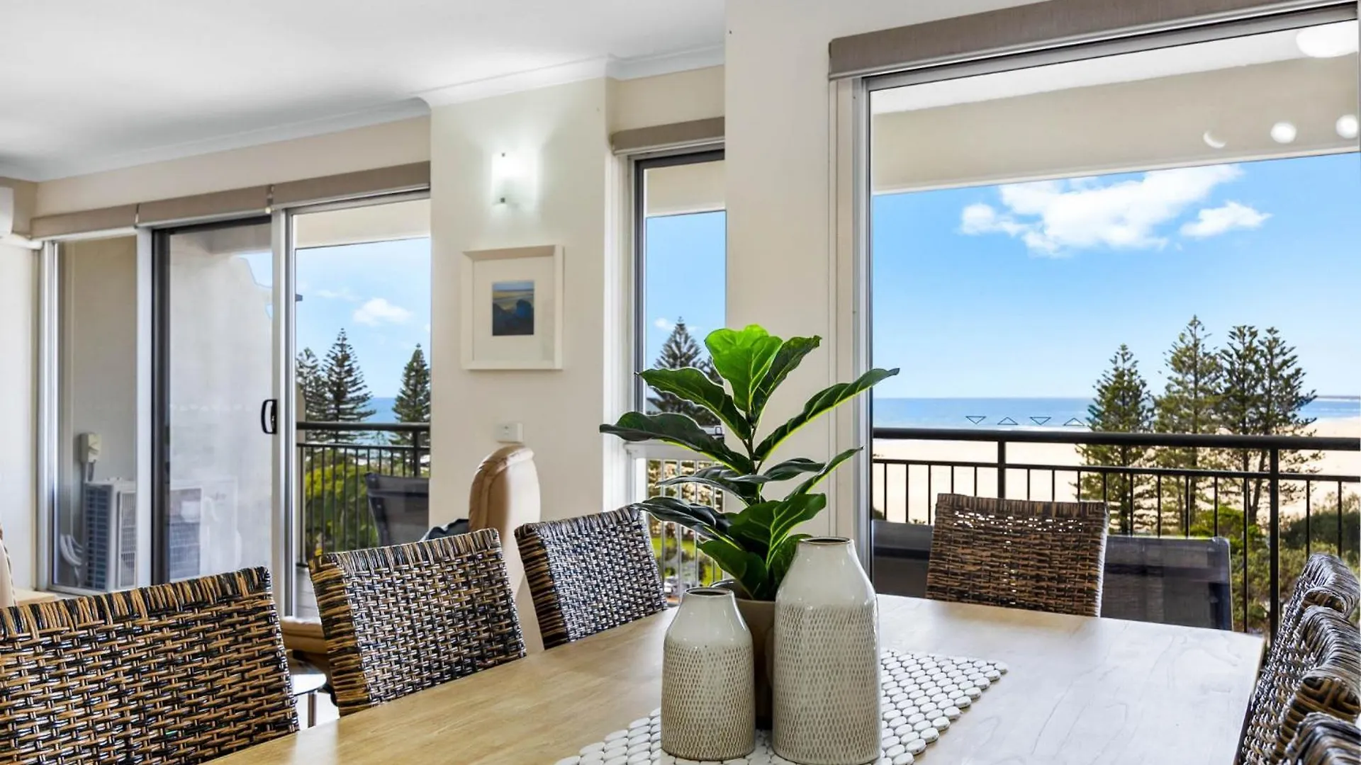 קלונדרה Ocean-Facing 3-Bed With Pool 5-Min To The Beach דירה